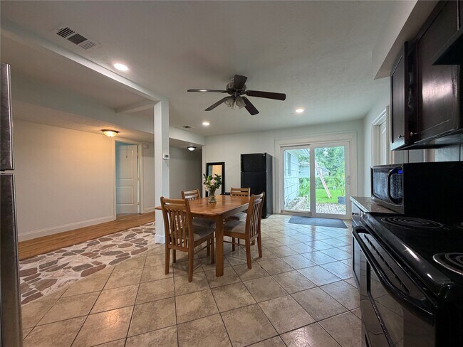 Building Photo - 9507 Vogue Ln