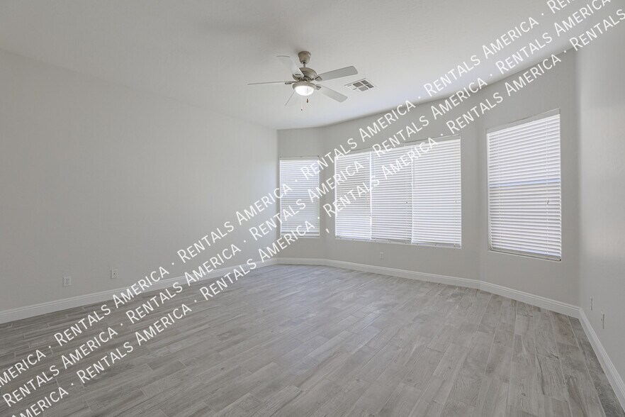 Building Photo - 3050 E Cherry Hills Pl