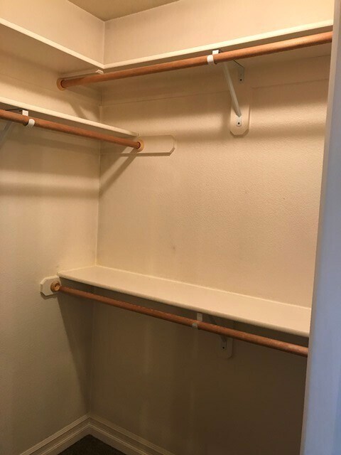 Building Photo - 3Bd/2Ba Single Story House - Available to View!