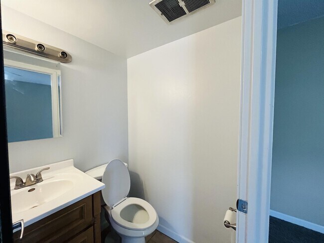 Building Photo - 710 E 200 S