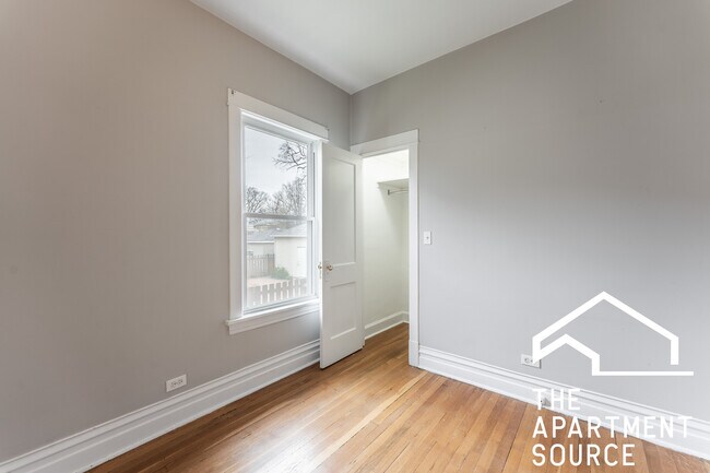 Bedroom - 1009 S Ridgeland Ave