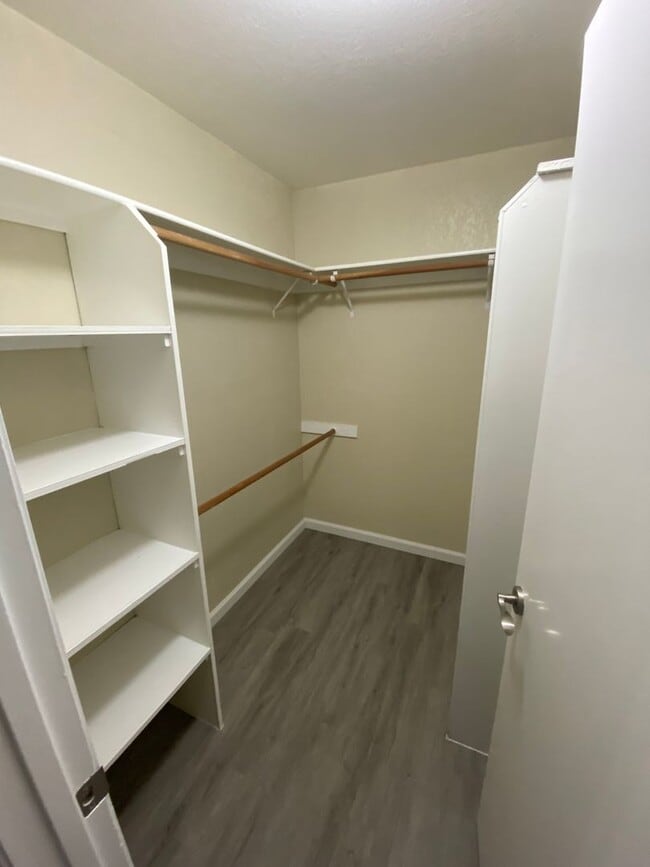 Building Photo - Amazing Condo Nestled in the Oakland Hills W/ Parking, Laundry & Patio!