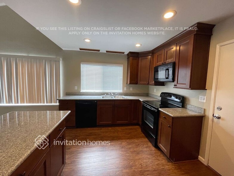 Building Photo - 1200 Skyline Dr