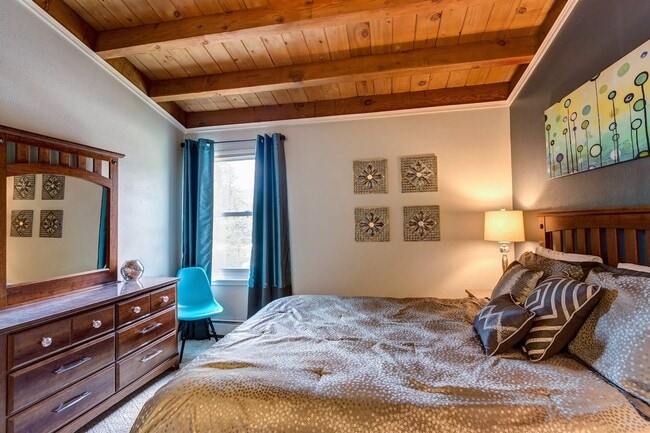 Building Photo - Large 2 BR + Loft in Wildernest (Sleeps li...