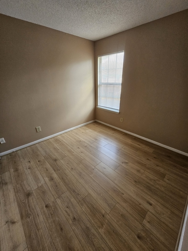 Building Photo - 403 Resort Ct