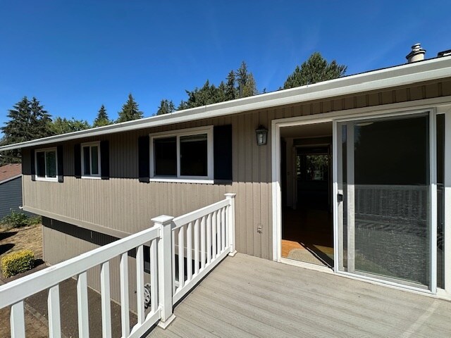 Building Photo - 7460 SW Elmwood St