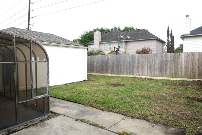 Building Photo - 5530 Santrey Dr
