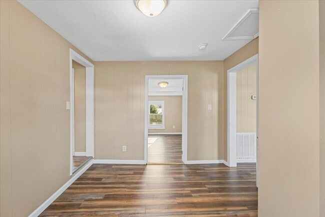 Building Photo - 1471 E State St