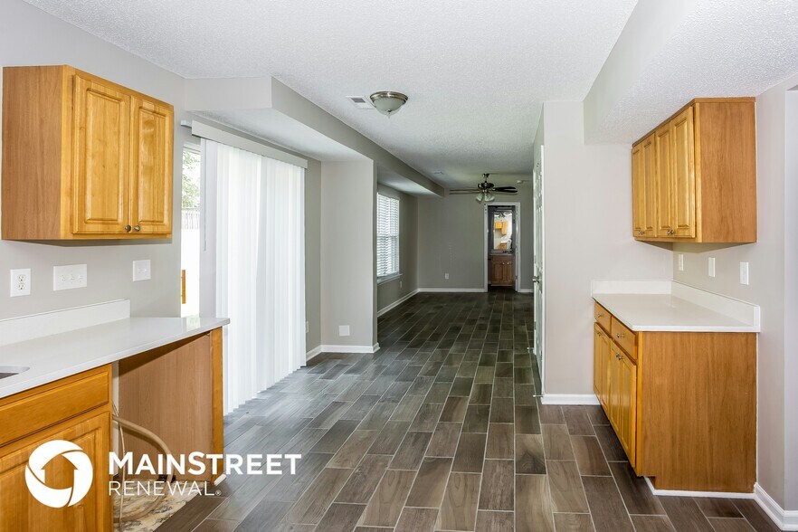 Building Photo - 436 Riverglen Dr NW