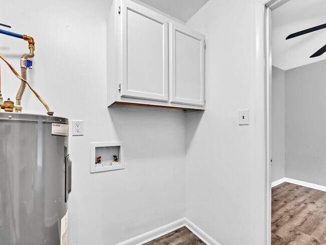 Building Photo - 413 Hickory Ave