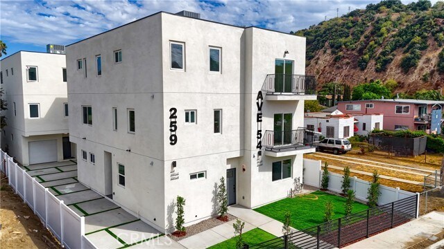 Building Photo - 257 S Ave 54