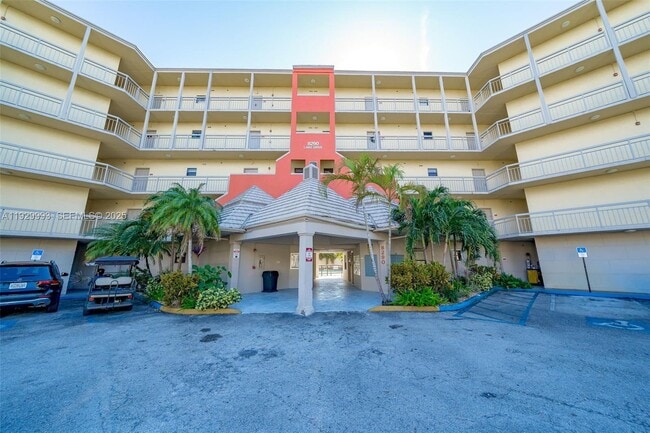 Building Photo - 8290 Lake Dr