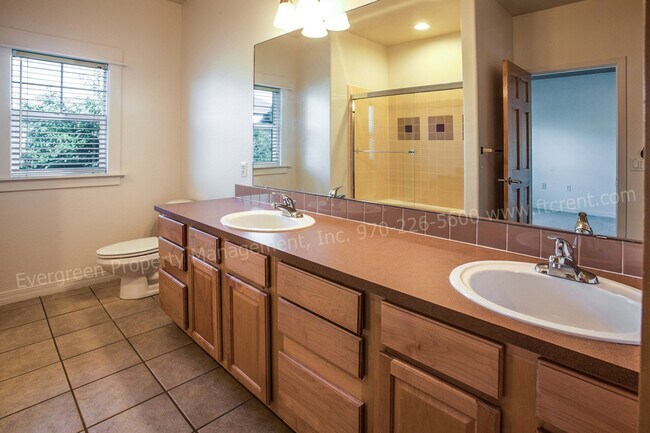 Building Photo - 5220 Boardwalk Dr