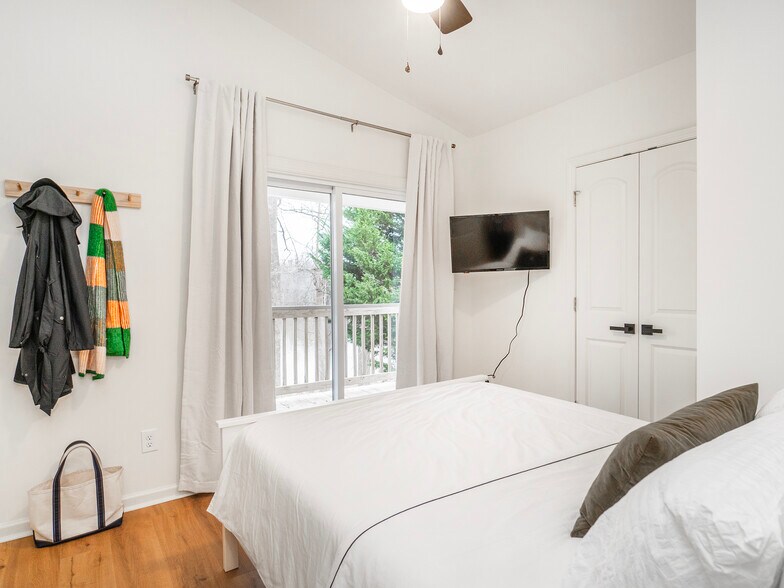 Building Photo - 4315 Hickory Nut Pt
