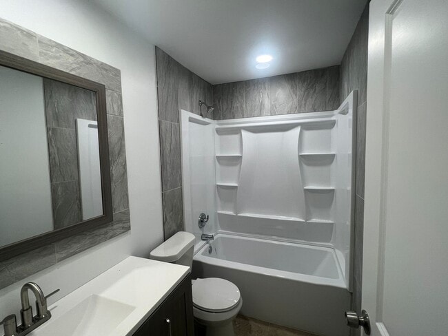 Building Photo - Carmen Ave - Fourplex