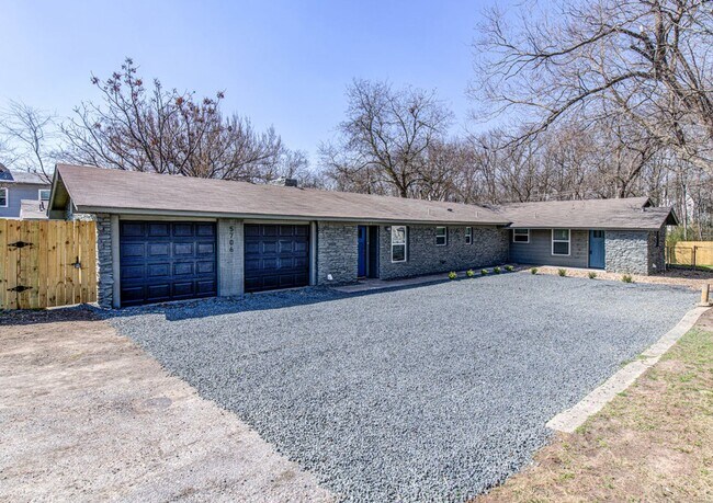 Building Photo - 5706 Gloucester Ln