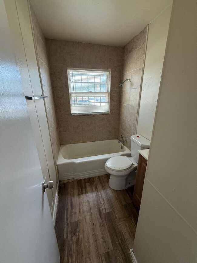 Building Photo - $0 First Month's Rent / $0 Deposit at Move-in