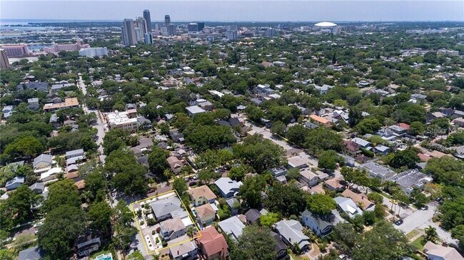 Building Photo - 1400 Locust St NE