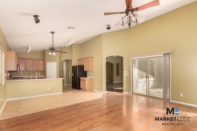 Building Photo - 4Bed/2Bath House at Greenway Rd/175th Ave!...
