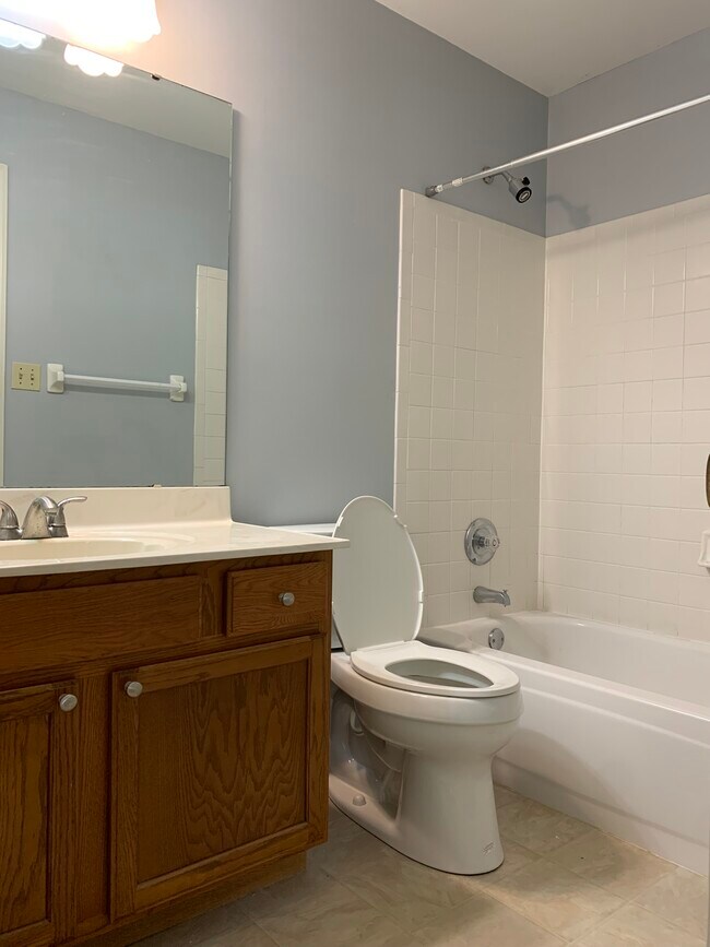 Building Photo - 7188 Oak Stream Dr