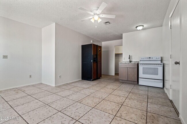 Building Photo - 576 N San Marcos Dr