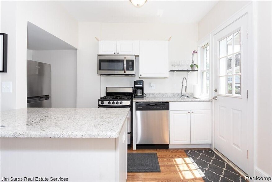 Building Photo - 1080 Wayburn St