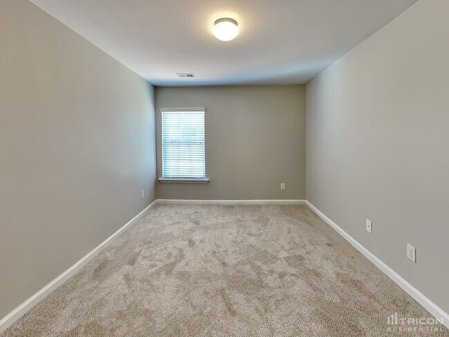 Building Photo - 502 Heathridge Lane Piedmont SC