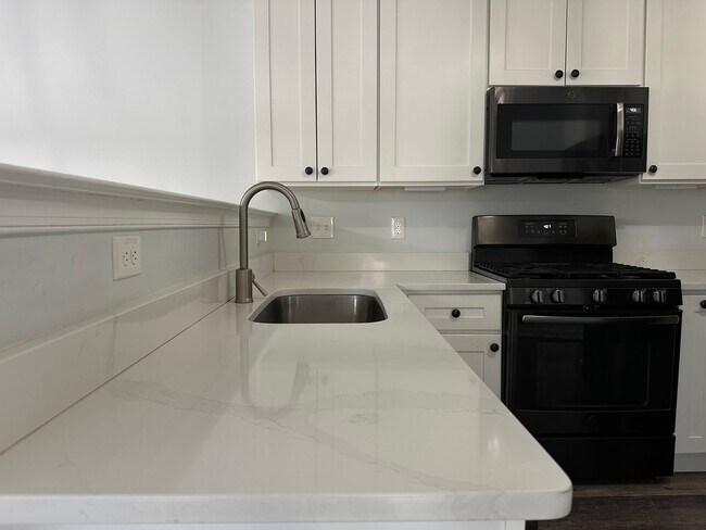 Building Photo - 3685 Clauss Dr