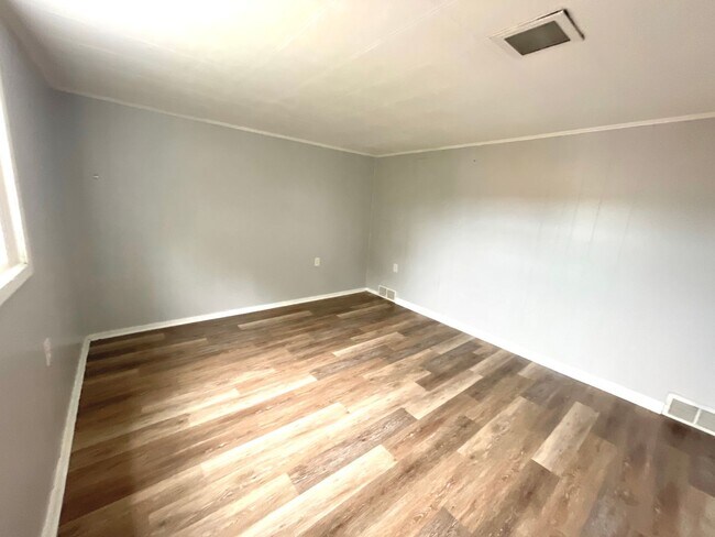 Building Photo - Renovated 3 bed 2 bath in Ambridge Heights!