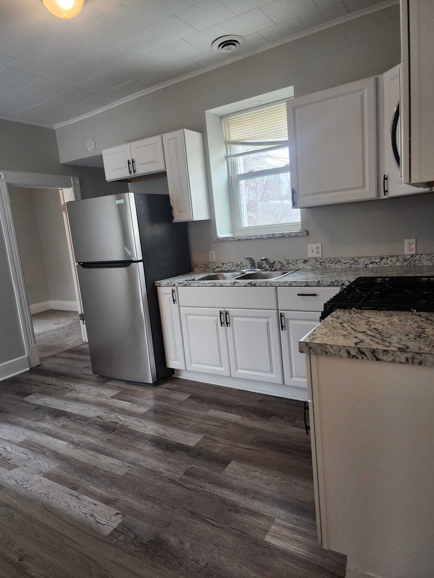 Building Photo - 235 5th Ave