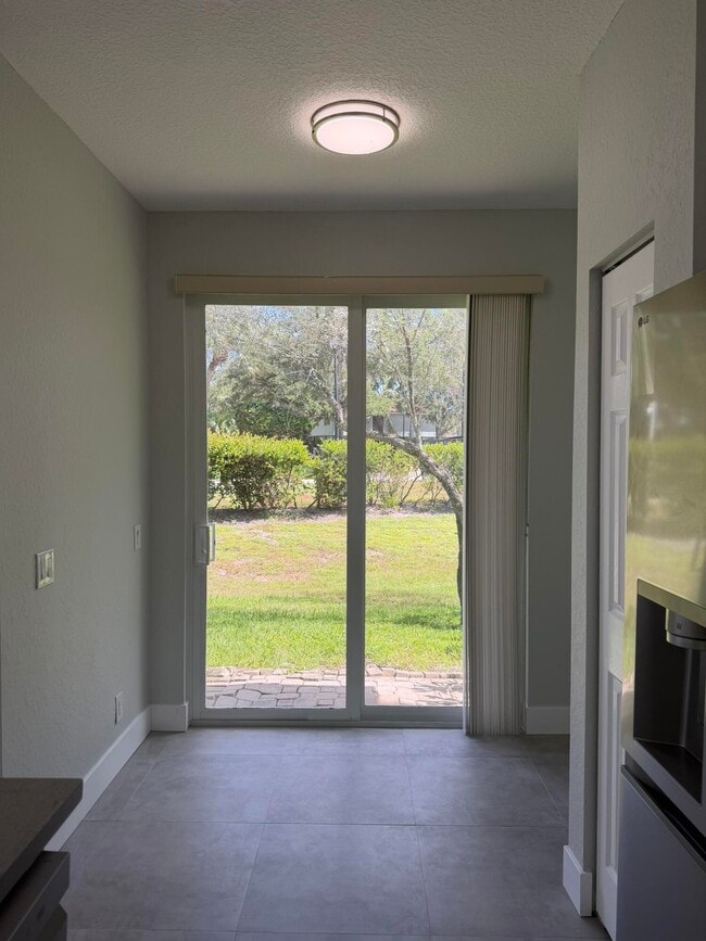 Building Photo - 3251 Laurel Ridge Cir