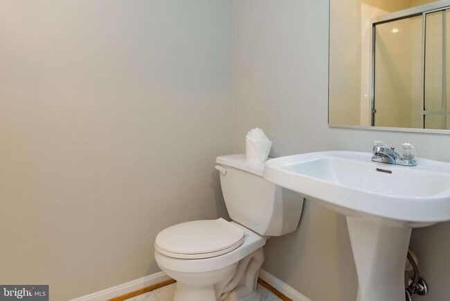 Building Photo - 6029 Blue Point Ct