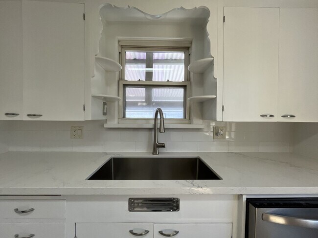 Building Photo - Bright and Welcoming Home with Modern Kitchen, Expansive Backyard & Flexible Living Space