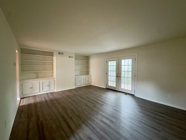 Building Photo - 1830 Eloise Ln
