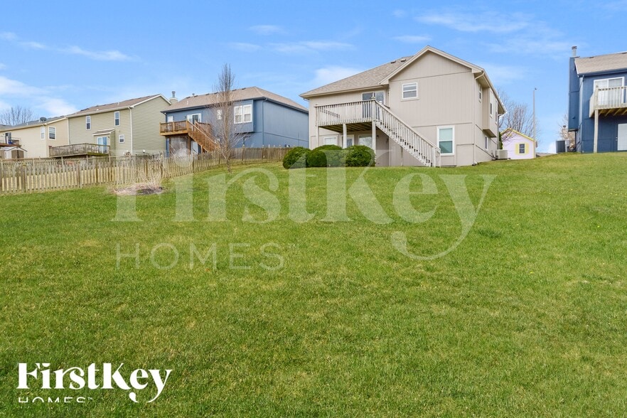 Building Photo - 11123 N Lewis Ave