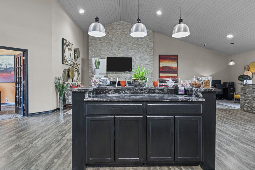 Building Photo - The Woodlands