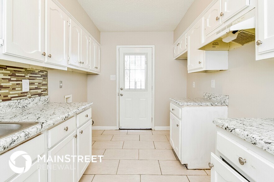 Building Photo - 3982 Twin Lakes Dr