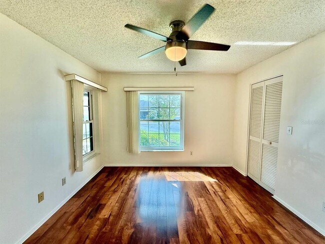 Building Photo - 940 Rosewood Ln