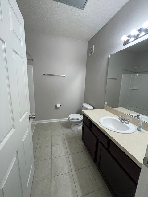Building Photo - 8201 Green Parrot Rd