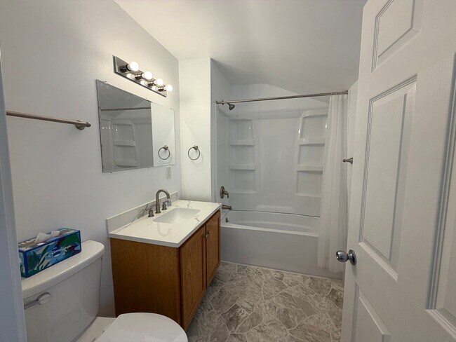 Building Photo - 4 Bedroom updated home in Grand Rapids