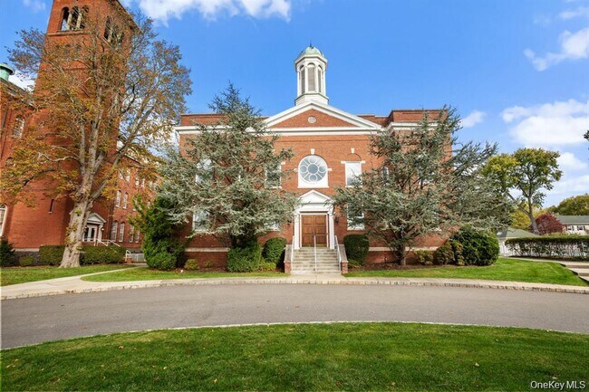 Building Photo - 15 Bayberry Dr