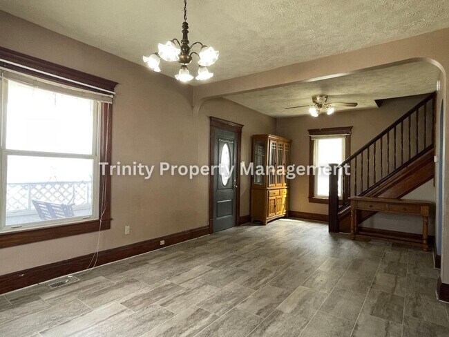 Building Photo - 331 Simpson Ave