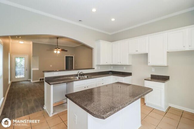 Building Photo - 2403 Lake Garden Dr, Memphis, TN 38134