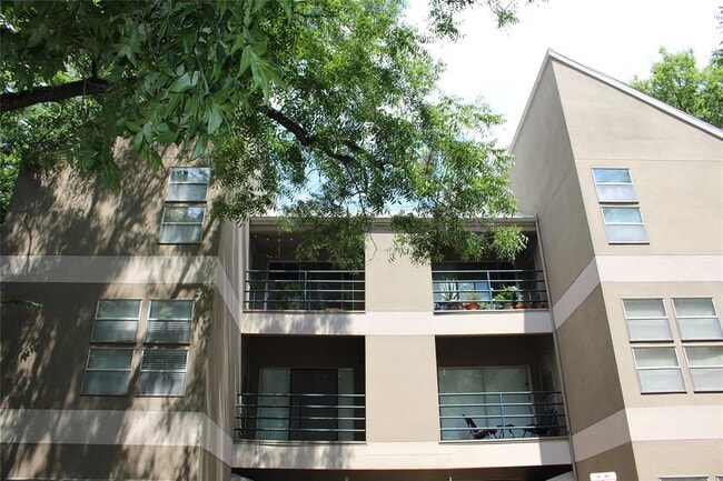 Building Photo - 2311 Nueces St