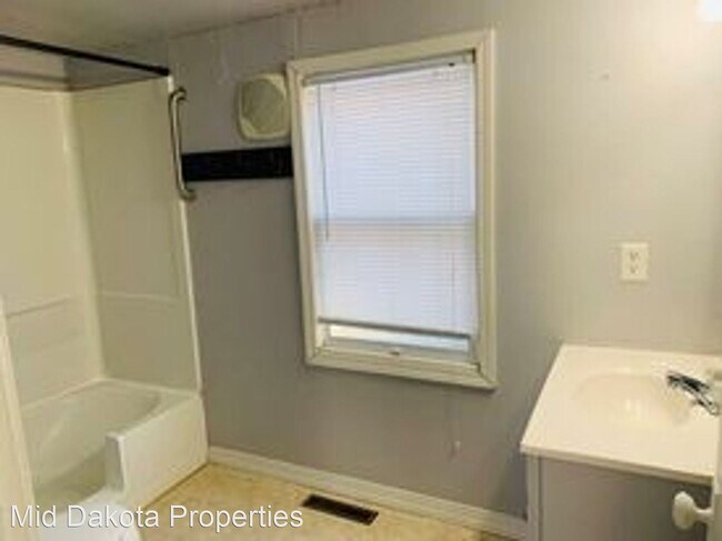 Building Photo - 2 br, 1 bath House - 807 E 6th