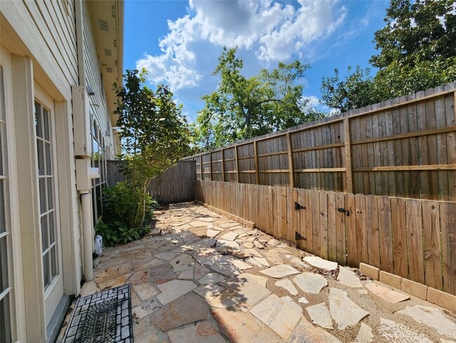 Building Photo - 1408 S Friendswood Dr