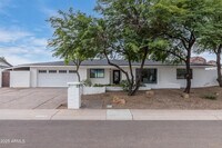 Building Photo - 6019 E Windsor Ave