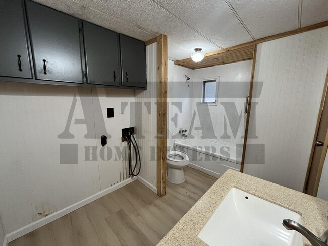 Building Photo - Charming 2-bedroom, 1-bathroom home!