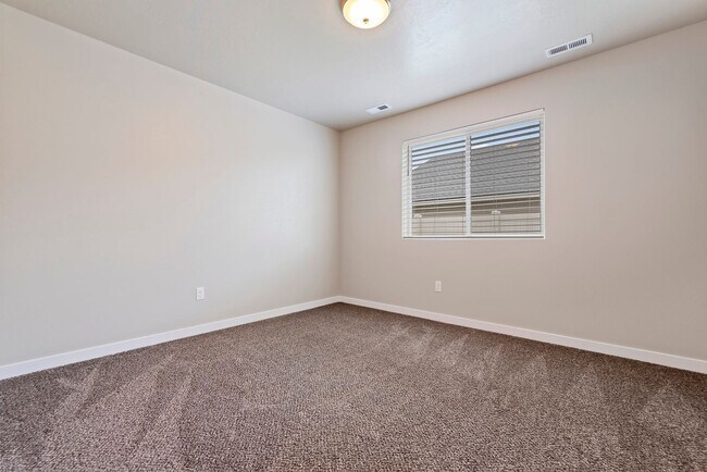 Building Photo - Available Now! 4b/2b Meridian Home