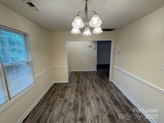 Building Photo - 6610 Cedar Cliff Dr